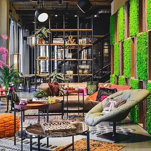 Moxy Airport Отель Познань